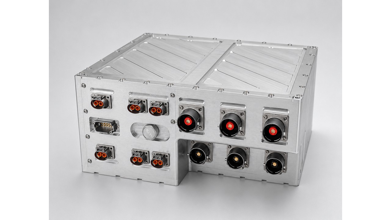 Smart power distribution unit with high-voltage connectors